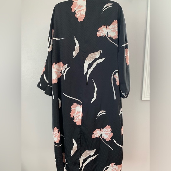 1 State Kimono - Picture 3 of 16